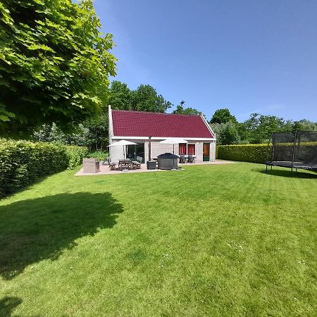 TzummarumWellnesshuis Met Hottub, Ligbad En Grote Tuin别墅 外观 照片