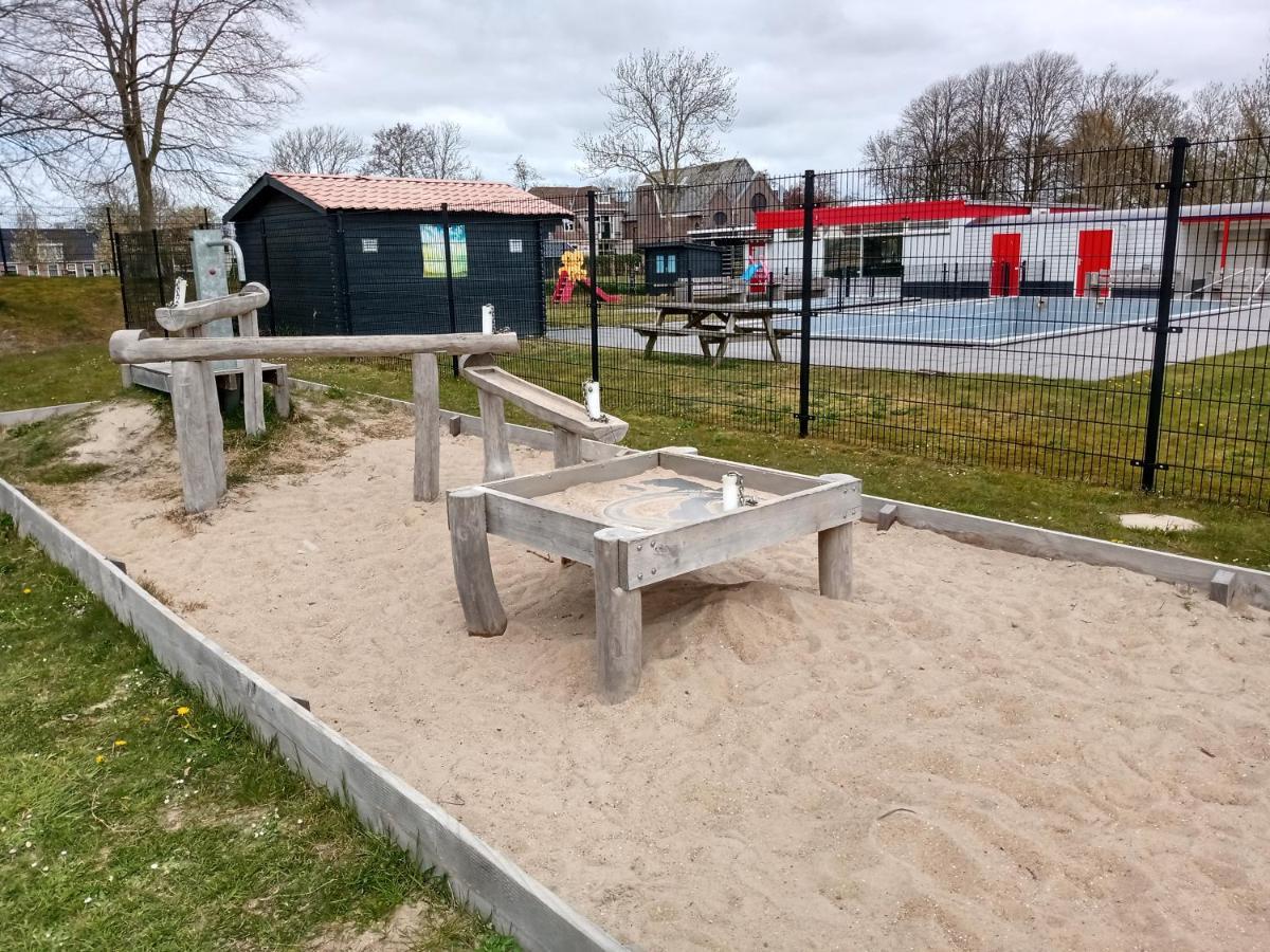TzummarumWellnesshuis Met Hottub, Ligbad En Grote Tuin别墅 外观 照片