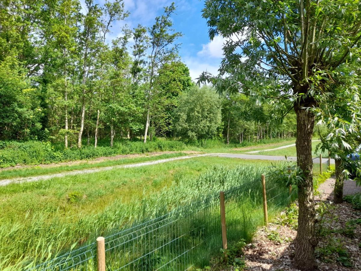 TzummarumWellnesshuis Met Hottub, Ligbad En Grote Tuin别墅 外观 照片