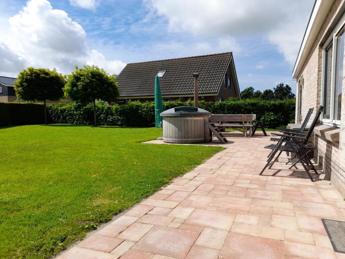 TzummarumWellnesshuis Met Hottub, Ligbad En Grote Tuin别墅 外观 照片