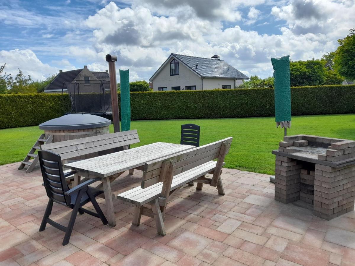 TzummarumWellnesshuis Met Hottub, Ligbad En Grote Tuin别墅 外观 照片