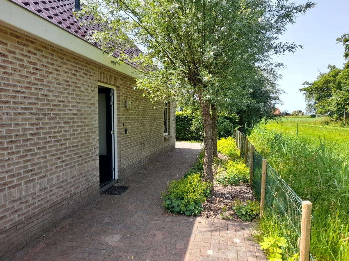 TzummarumWellnesshuis Met Hottub, Ligbad En Grote Tuin别墅 外观 照片